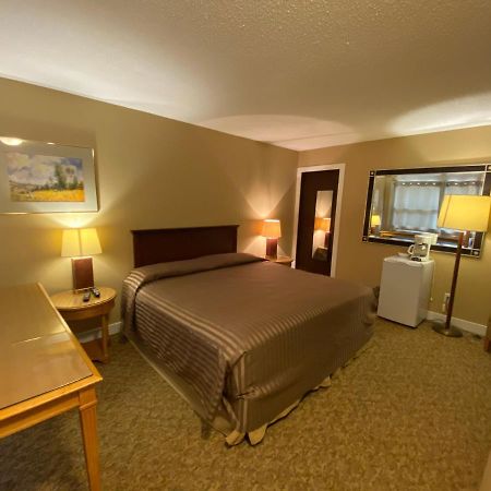 Twin Creeks Motel Ламби Экстерьер фото